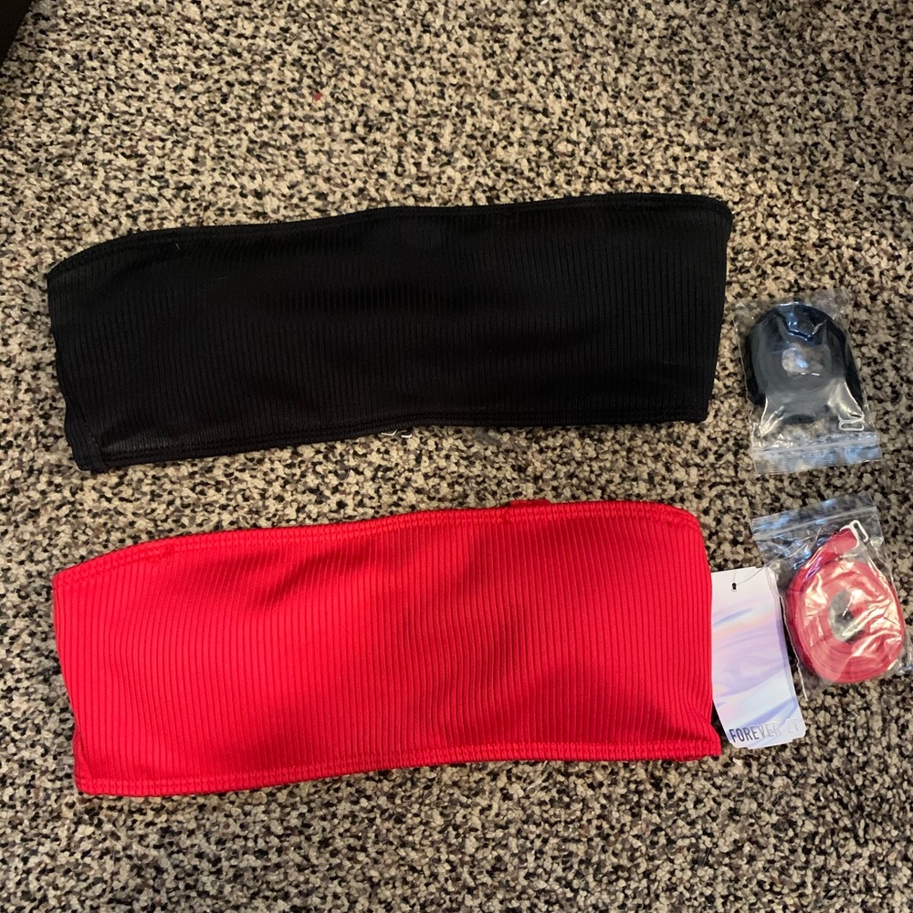 2 Bandeau bikinis with straps